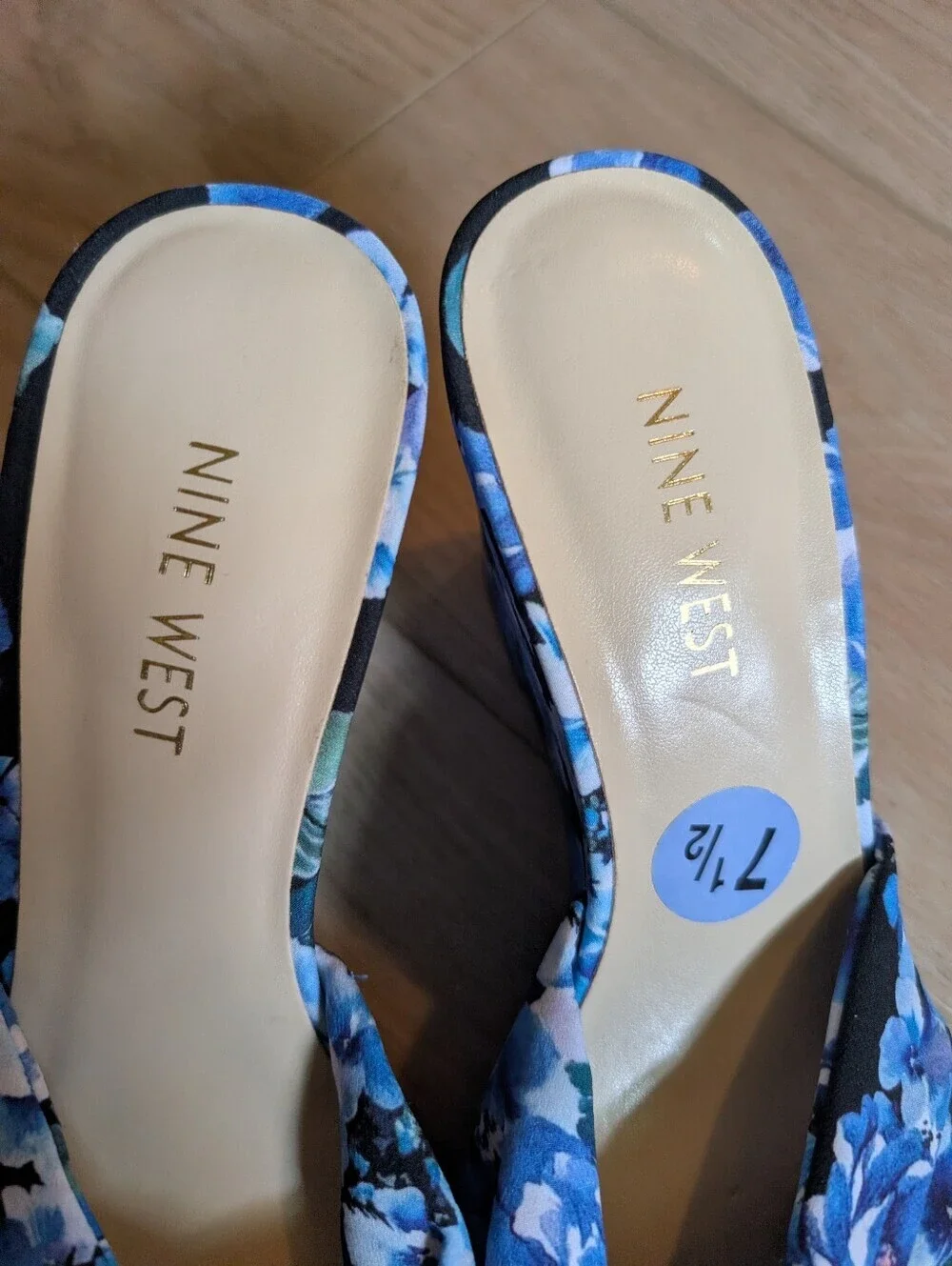 NWOT Nine West Blue Floral Knot-Front Wedge Mules